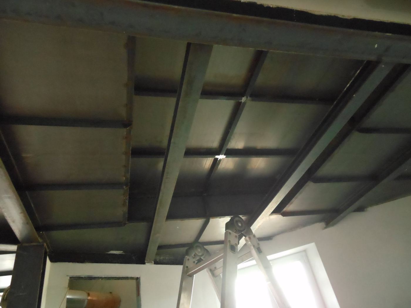 Solaio con travi in ferro trattate